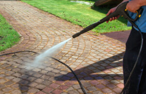 Jakich błędów nie popełniać podczas mycia kostki brukowej? mycie-kostki-brukowej